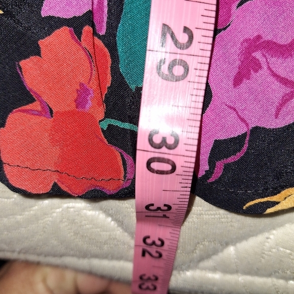 A Carole Little floral size 10 skirt with a 30.5" length. It has a side zipper. - Picture 7 of 8